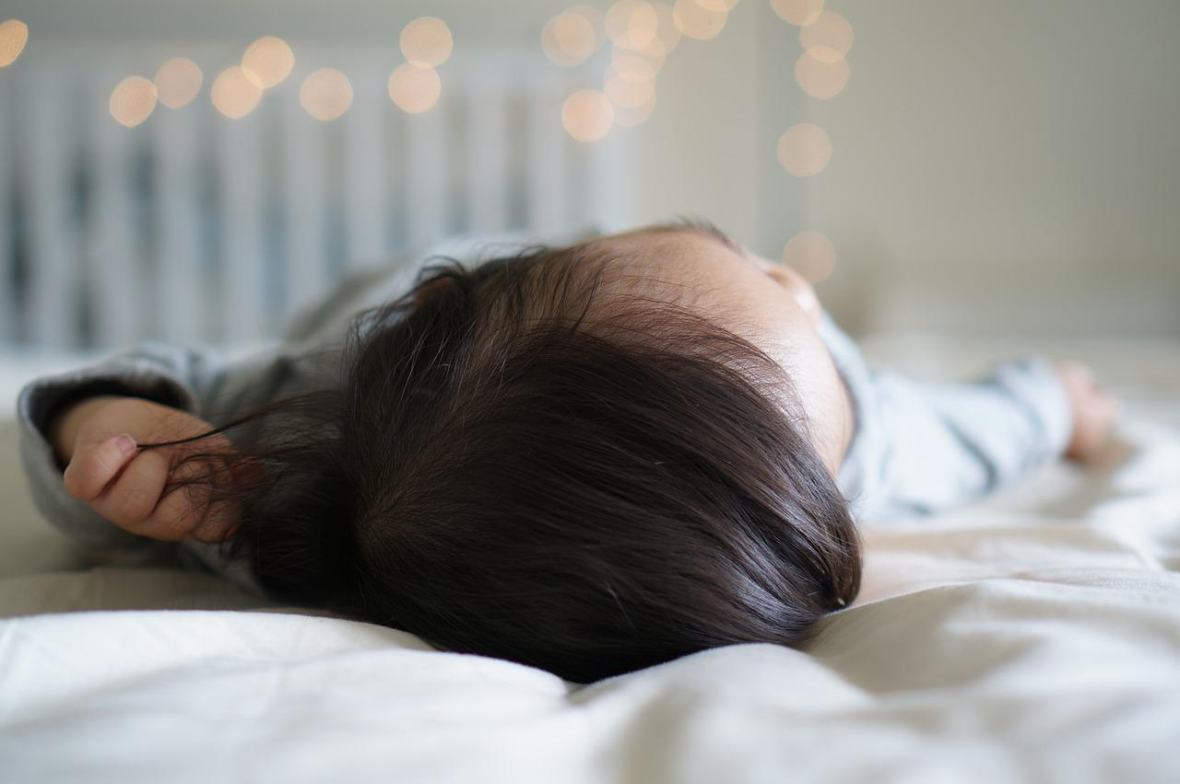 Śpiworek dla niemowlaka – czy warto kupić?